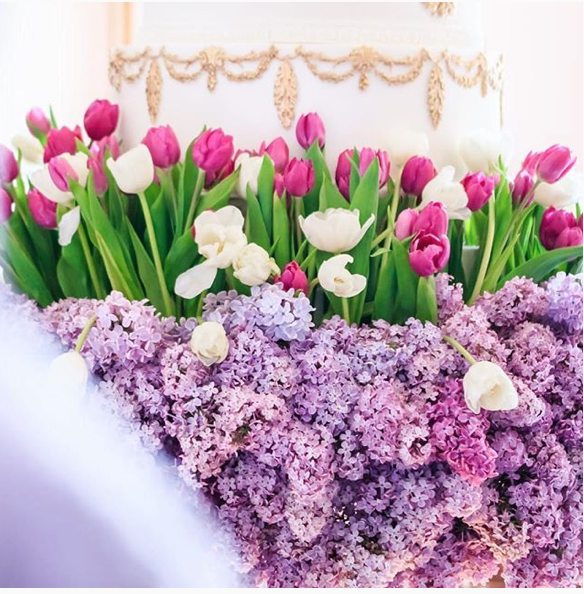 Wedding table flower arrangement